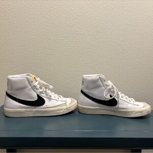 Nike Women's Blazer Mid 77 Shoes sz 7.5